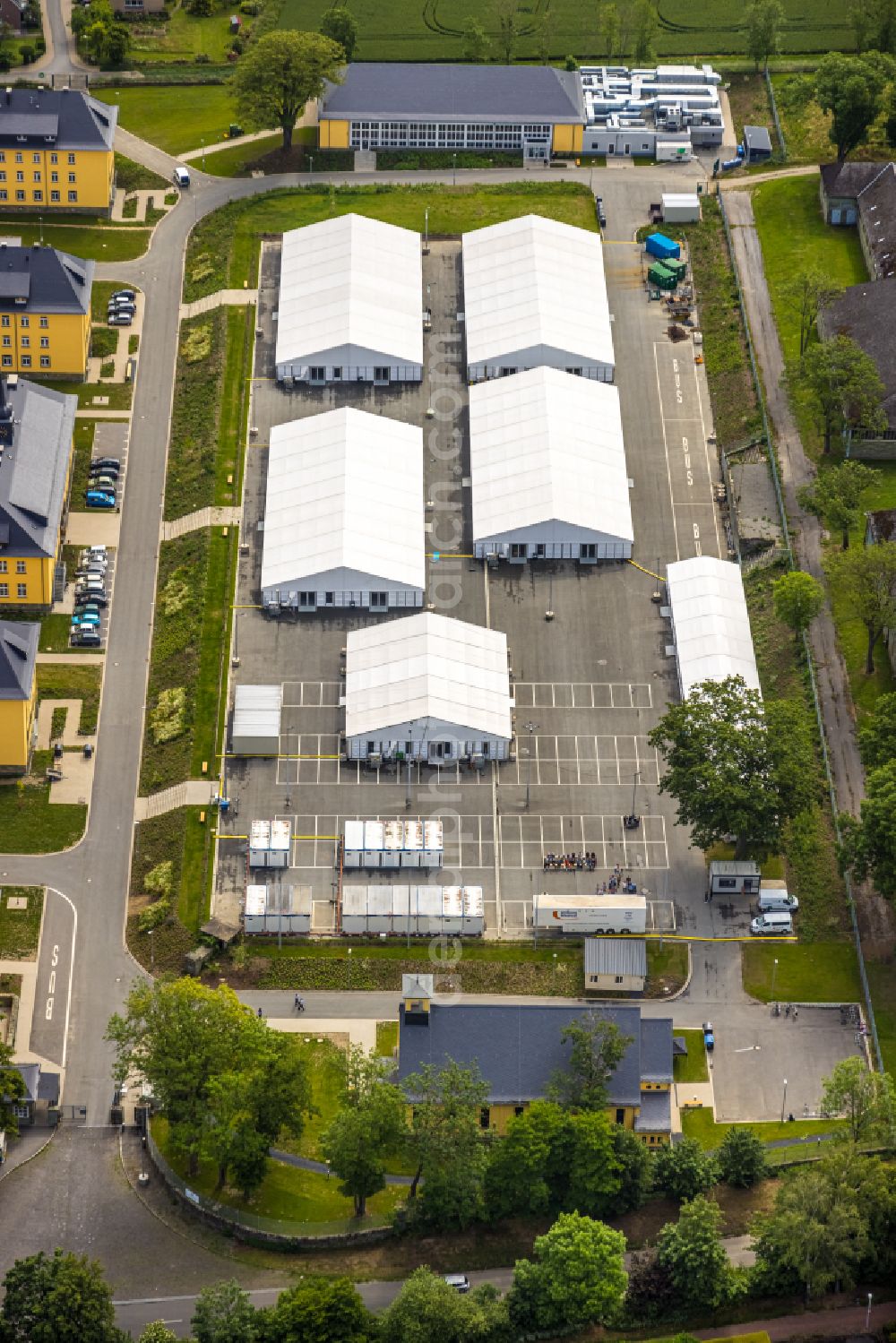 Soest from the bird's eye view: Container settlement as temporary shelter and reception center for refugees on street Belgierweg in Soest in the state North Rhine-Westphalia, Germany