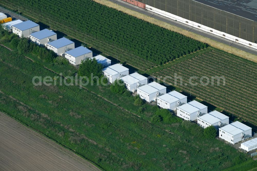 Aerial photograph Harburg - Container settlement as temporary shelter and reception center for refugees near of Neuer Faehrweg in Harburg in the state Hamburg, Germany