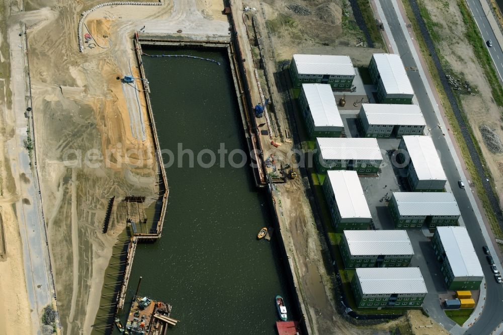 Aerial image Hamburg - Container settlement as temporary shelter and reception center for refugees Versmannstrasse in the district Baakenhafen in Hamburg, Germany