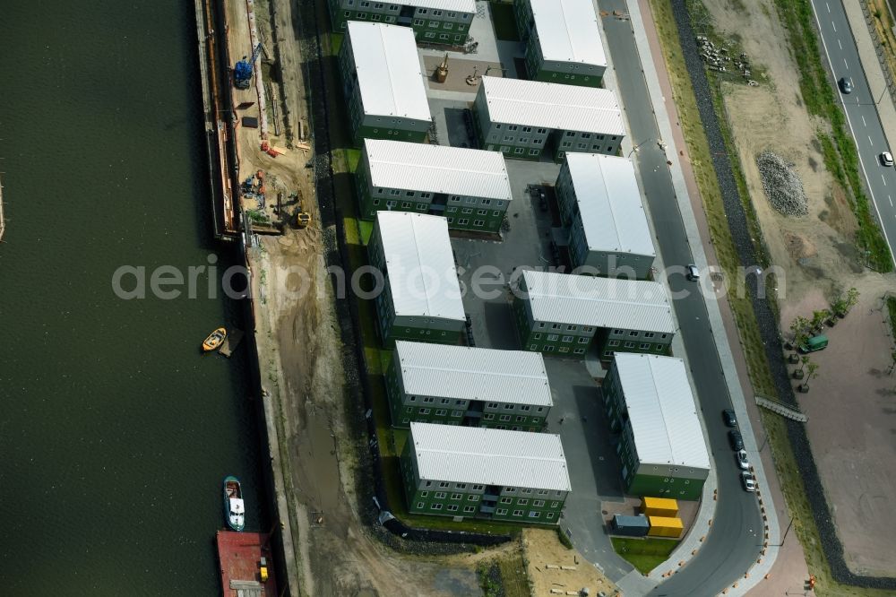 Aerial photograph Hamburg - Container settlement as temporary shelter and reception center for refugees Versmannstrasse in the district Baakenhafen in Hamburg, Germany