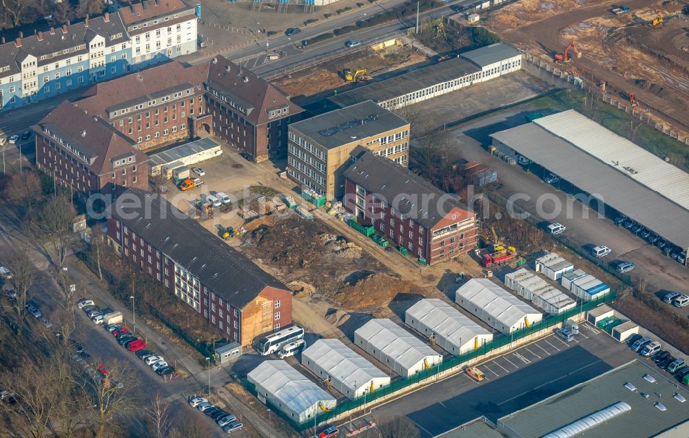 Bochum from the bird's eye view: Container settlement as temporary shelter and reception center for refugees of Zentralen Erstaufnahme on Castroper Strasse corner Gersteinring in Bochum in the state North Rhine-Westphalia, Germany