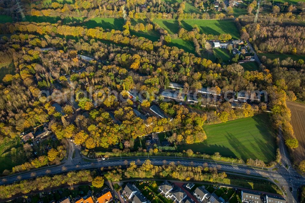 Aerial photograph Dinslaken - Construction site for the new building of Asylum accommodation buildings in den ehemaligen Bergwerksbaracken An der Fliehburg in Dinslaken in the state North Rhine-Westphalia