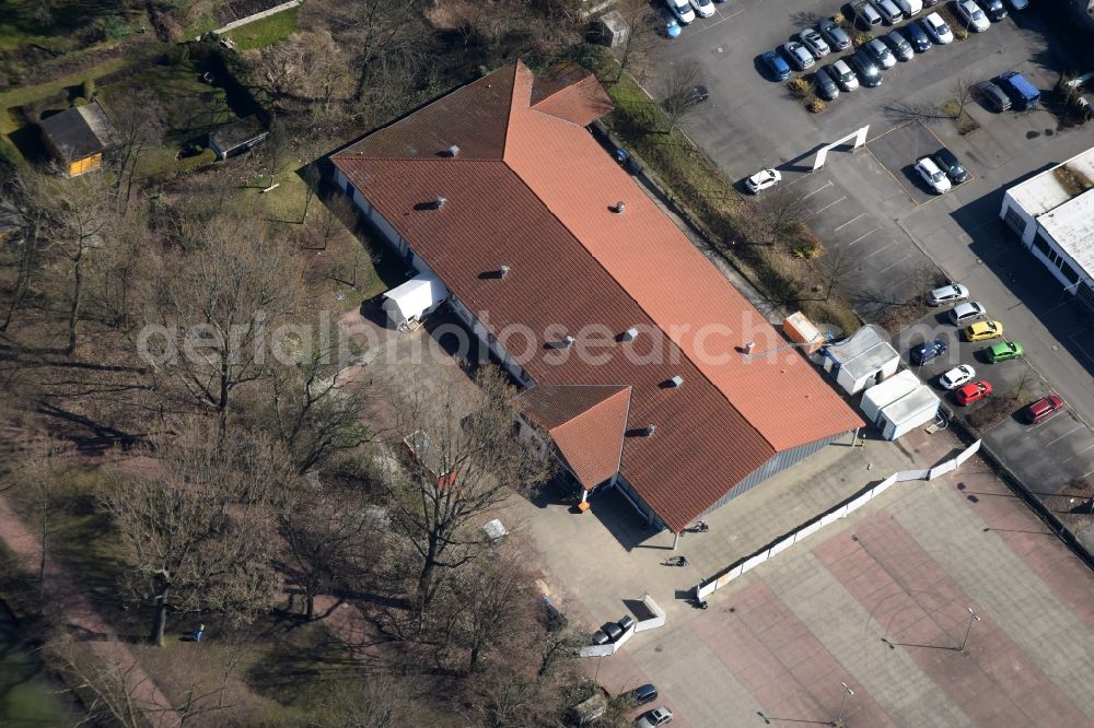 Berlin from above - Refugee - buildings des ehemaligen Lidl - Marktes an der Lindenstrasse destrict Koepenick in Berlin in Germany