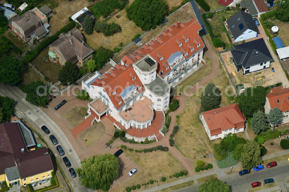 Berlin from above - Refugee - buildings in ehemaligen Parkhotel Kaulsdorf on Muensterberger Weg in the district Kaulsdorf in Berlin, Germany