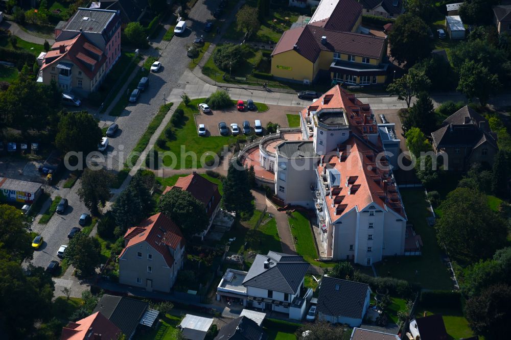 Berlin from the bird's eye view: Refugee - buildings on Muensterberger Weg in the district Kaulsdorf in Berlin, Germany