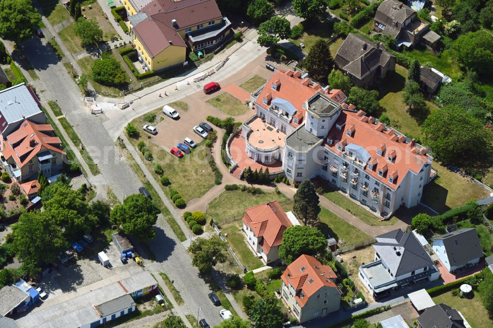 Berlin from the bird's eye view: Refugee - buildings on Muensterberger Weg in the district Kaulsdorf in Berlin, Germany