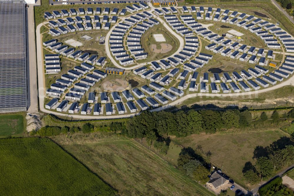 Aerial image Venlo - Refugee - buildings of mobile homes arranged in a circle on street Venrayseweg in Venlo in Limburg, Netherlands