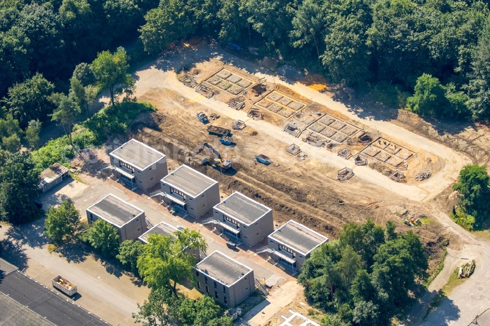 Gelsenkirchen from above - Construction site to build Fluechtlingsheim- and Asylunterkunft- buildings on the grounds of THW Adenauerallee Gelsenkirchen in North Rhine-Westphalia