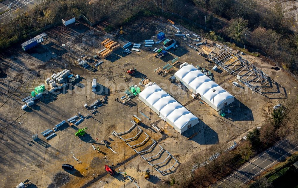 Aerial image Bochum - Construction site for the new building of Asylum accommodation buildings - Tent city building a refugee camp in lightweight construction on the former parking lot in Bochum in the state North Rhine-Westphalia