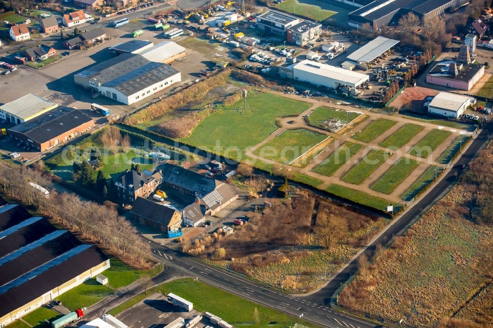 Hamm from above - Refugee - buildings in Zollstrasse corner Siegenbeckstrasse in the industrial area of Hamm-Uentrop in the state North Rhine-Westphalia. In the background are H. Klostermann Baugesellschaft GmbH and HBL Stahlhandel GmbH & Co. KG as well as a park - like area