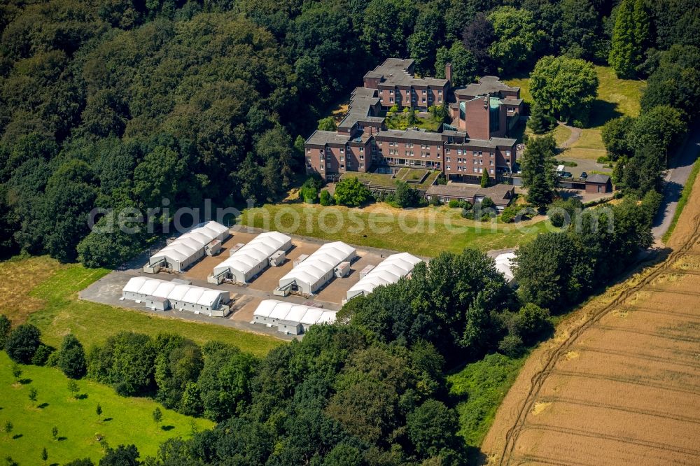 Witten from the bird's eye view: Refugees Home camp as temporary shelter on Kollegstrasse in Witten in the state North Rhine-Westphalia