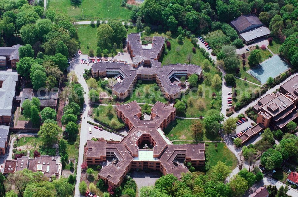 Aerial photograph Berlin Reinickendorf - 6 - winged residential house - architecture in a multi-family residential building in Berlin - Reinickendorf