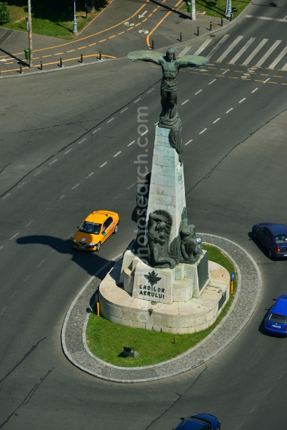 Aerial photograph Bukarest - Aviator Monument (Eroilor Aerului) at the roundabout of Bulevardul Aviatorilor in the city center of the capital, Bucharest, Romania