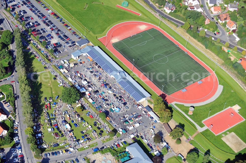 Aerial image Erbach - Flohmarkt am Sportpark mit Pferderennbahn in Erbach im Odenwald / Hessen. Flea market at the Sports Park with horse racing track in Erbach im Odenwald, Hesse.