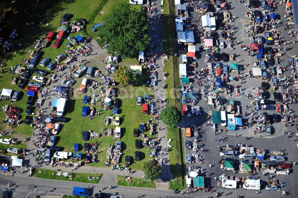 Erbach from the bird's eye view: Flohmarkt am Sportpark mit Pferderennbahn in Erbach im Odenwald / Hessen. Flea market at the Sports Park with horse racing track in Erbach im Odenwald, Hesse.