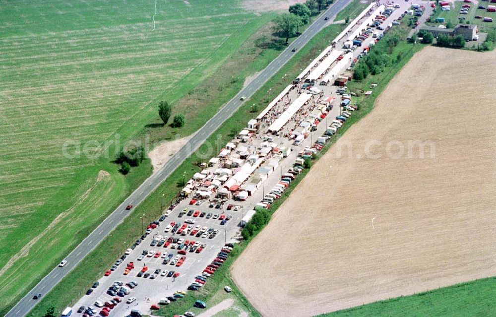 Mahlow / Brandenburg from the bird's eye view: Flohmarkt in Mahlow am ehem. Grenzübergang