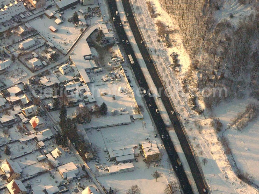 Aerial photograph Berlin - Bisdorf - Berlin - Bisdorf; Blick auf die Flüssiggastankstelle in Berlin-Biesdorf an der B1. FLÜSSIGGAS-KOMPLETTSERVICE Gesellschaft mbH, Alt Biesdorf 52, 12683 Berlin, Tel.: 030/ 514 47 74