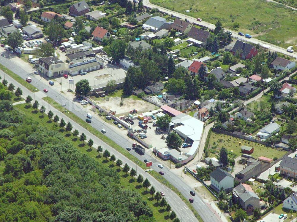 Berlin-Biesdorf from the bird's eye view: Blick auf die Flüssiggastankstelle in Berlin-Biesdorf. FLÜSSIGGAS-KOMPLETTSERVICE Gesellschaft mbH Alt Biesdorf 52, 12683 Berlin Tel.: 030/ 514 47 74