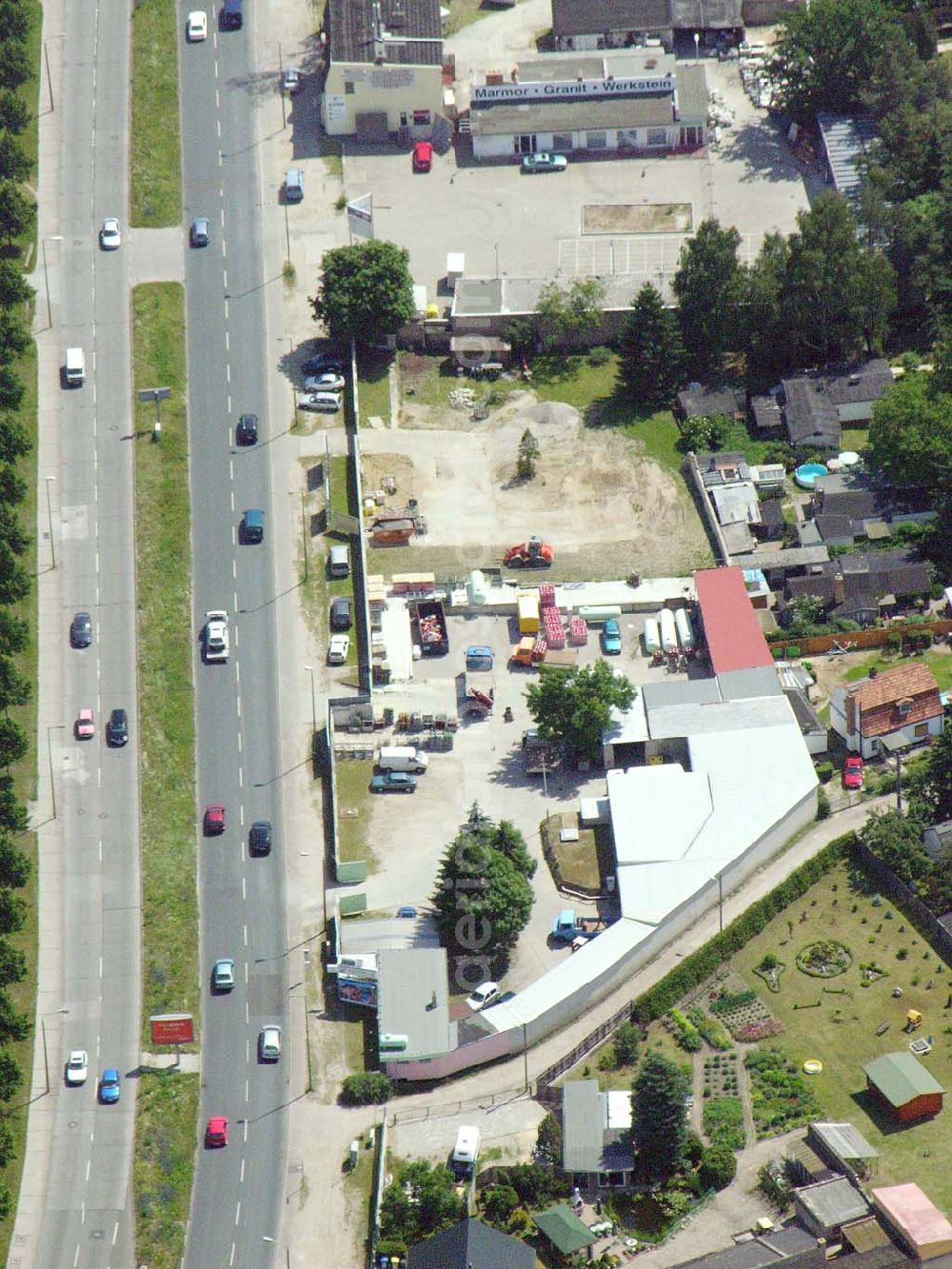 Berlin-Biesdorf from above - Blick auf die Flüssiggastankstelle in Berlin-Biesdorf. FLÜSSIGGAS-KOMPLETTSERVICE Gesellschaft mbH Alt Biesdorf 52, 12683 Berlin Tel.: 030/ 514 47 74