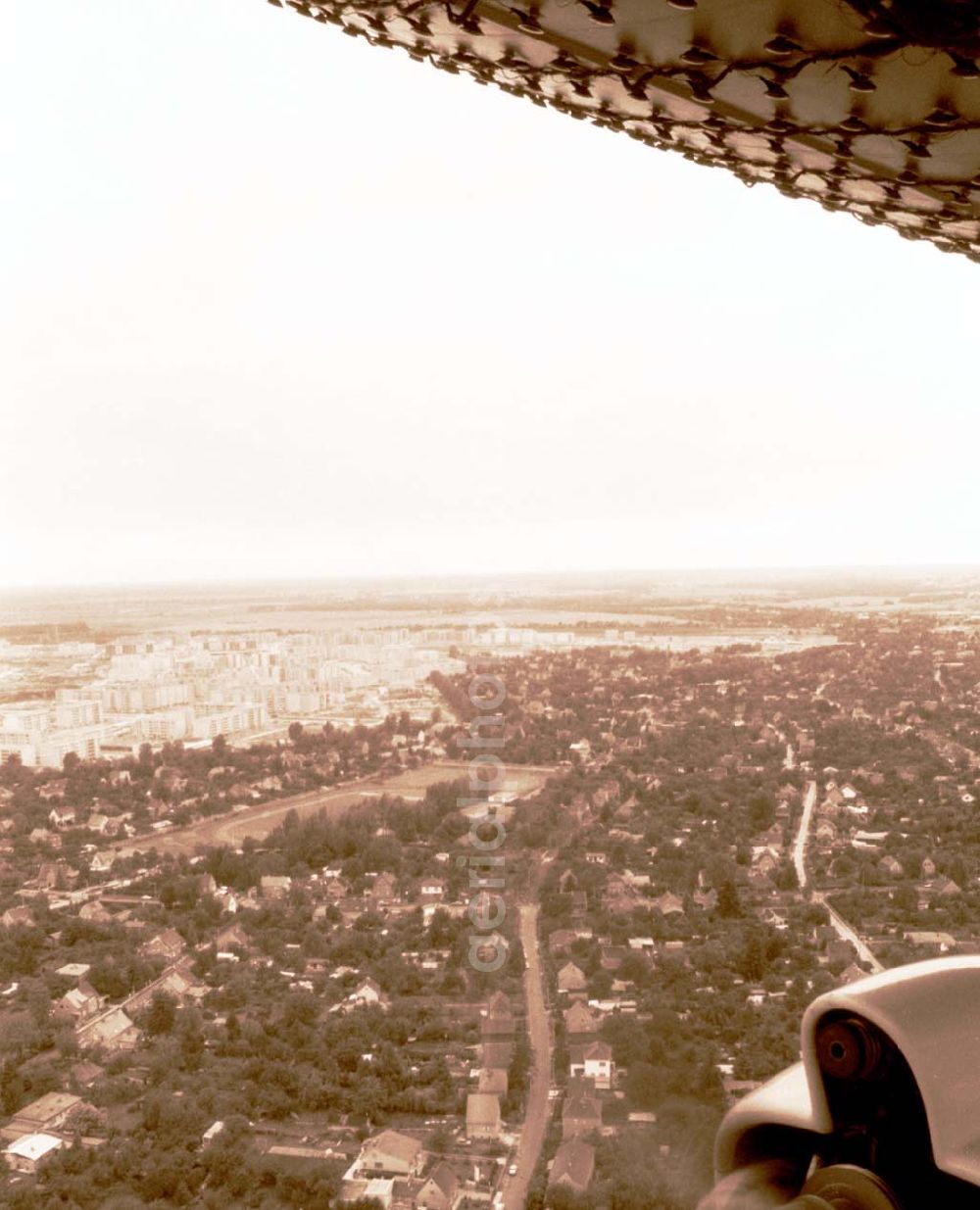 Aerial photograph NEUENHAGEN / BRANDENBURG - Flug über Neuenhagen mit Blick auf Hellersdorf. 09.10.90