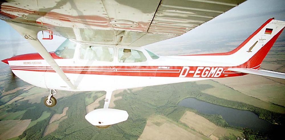 Eggersdorf from the bird's eye view: Flug mit einer C172 D-EGMB der AEROTOURS GmbH Strausberg über Eggersdorf in der Märkischen Schweiz in 6000 ft Höhe.