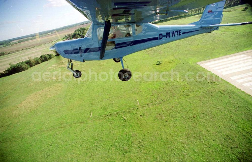 Neuhardenberg / Brandenburg (ehem. Marxwalde) from above - Flug mit einem Ultraleichtflugzeug WT-02 in der Platzrunde des Flugplatzes Neuhardenberg (ehem. Marxwalde) im Bundesland Brandenburg.