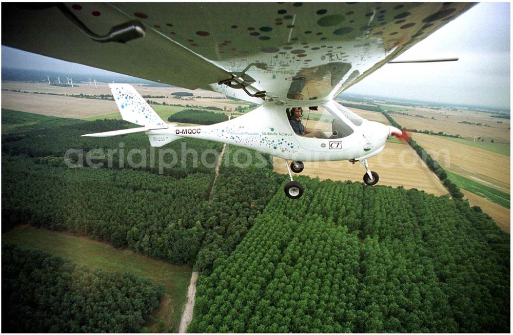 Fürstenwalde / Brandenburg from above - Flug eines Ultraleichtflugzeuges CT der Ultraleichtflugschule Märkische Schweiz Eggersdorf in der Platzrunde des Flugplatzes Fürstenwalde / Brandenburg.