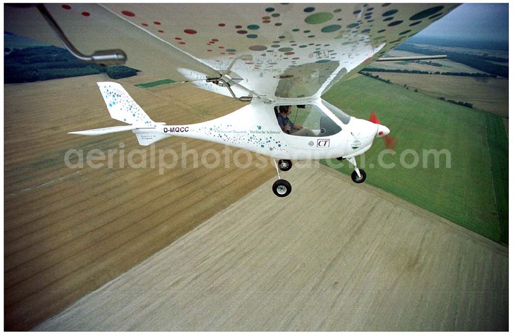 Aerial image Fürstenwalde / Brandenburg - Flug eines Ultraleichtflugzeuges CT der Ultraleichtflugschule Märkische Schweiz Eggersdorf in der Platzrunde des Flugplatzes Fürstenwalde / Brandenburg.