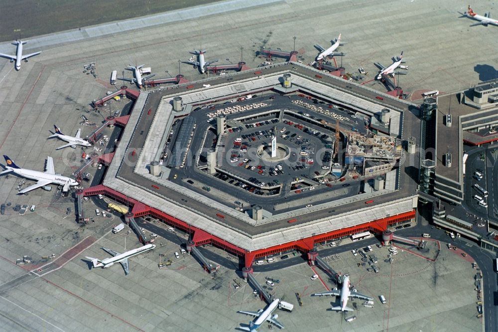 Aerial photograph Berlin - Flight operations at the terminal of the airport Berlin - Tegel