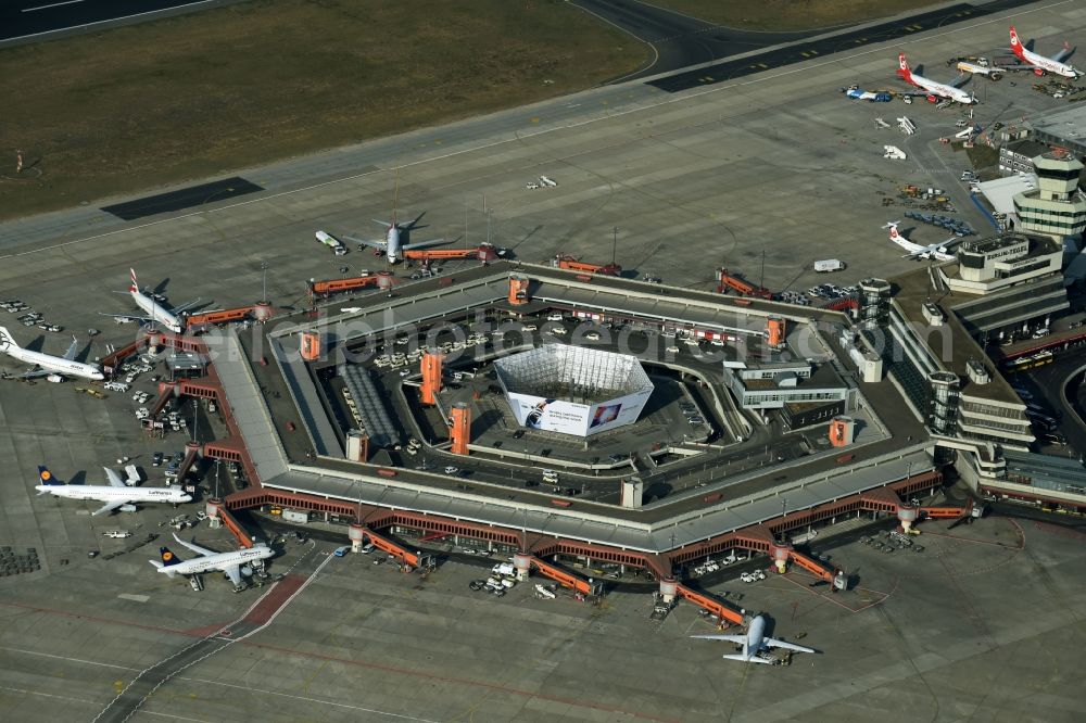 Aerial photograph Berlin - Flight operations at the terminal of the airport Berlin - Tegel