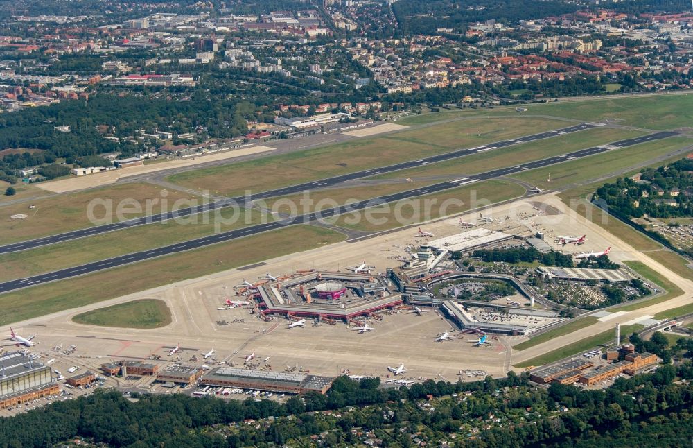 Aerial photograph Berlin - Flight operations at the terminal of the airport Berlin - Tegel