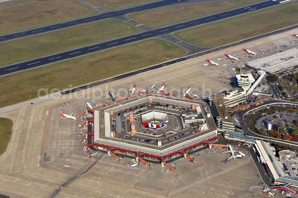 Aerial photograph Berlin - Flight operations at the terminal of the airport Berlin - Tegel