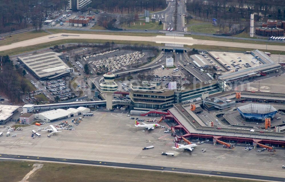 Aerial photograph Berlin - Flight operations at the terminal of the airport Berlin - Tegel