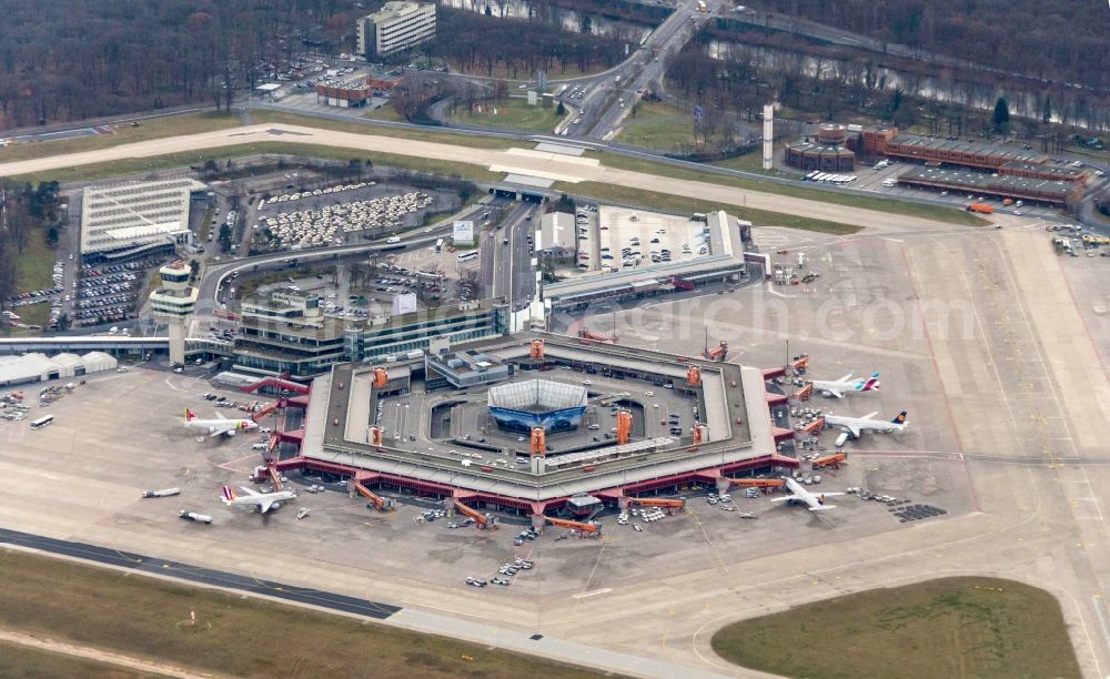 Aerial photograph Berlin - Flight operations at the terminal of the airport Berlin - Tegel