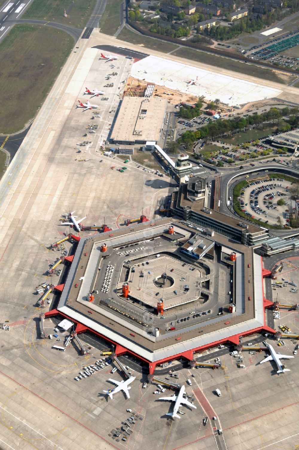 Aerial photograph Berlin - Flight operations at the terminal of the airport Berlin - Tegel