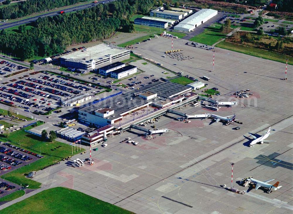 Aerial photograph Schönefeld / Brandenburg - Flughafen Berlin - Schönefeld mit Blick Abfertigungsgebäude