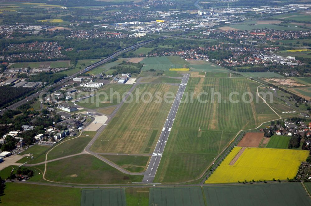 Aerial photograph Braunschweig - Blick auf den Flughafen Braunschweig - Wolfsburg. Kontakt: Flughafen Braunschweig-Wolfsburg GmbH, Lilienthalplatz 5, 38108 Braunschweig, Tel. +49 (0) 531 354 40-0; Fax +49 (0) 531 354 40-45, E-Mail: info@flughafen-braunschweig-wolfsburg.de