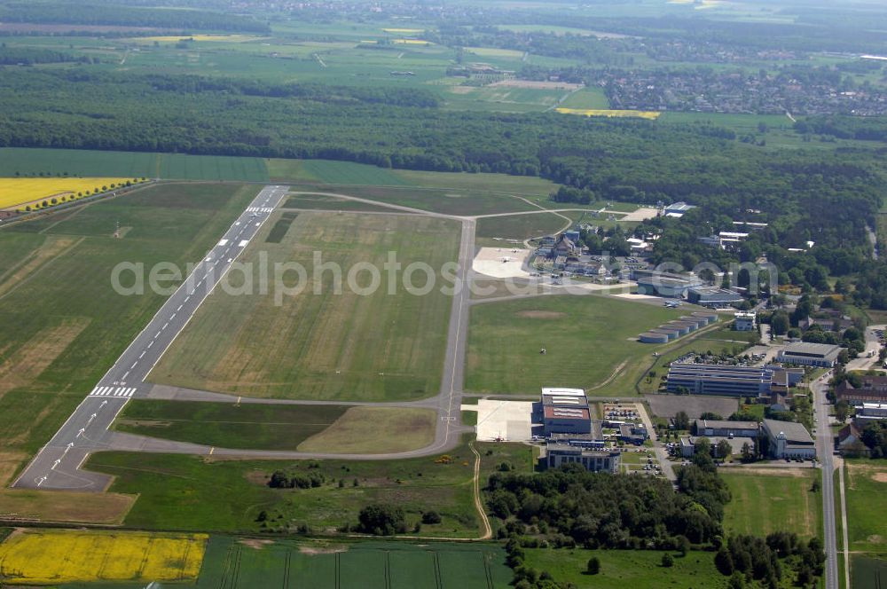 Aerial photograph Braunschweig - Blick auf den Flughafen Braunschweig - Wolfsburg. Kontakt: Flughafen Braunschweig-Wolfsburg GmbH, Lilienthalplatz 5, 38108 Braunschweig, Tel. +49 (0) 531 354 40-0; Fax +49 (0) 531 354 40-45, E-Mail: info@flughafen-braunschweig-wolfsburg.de