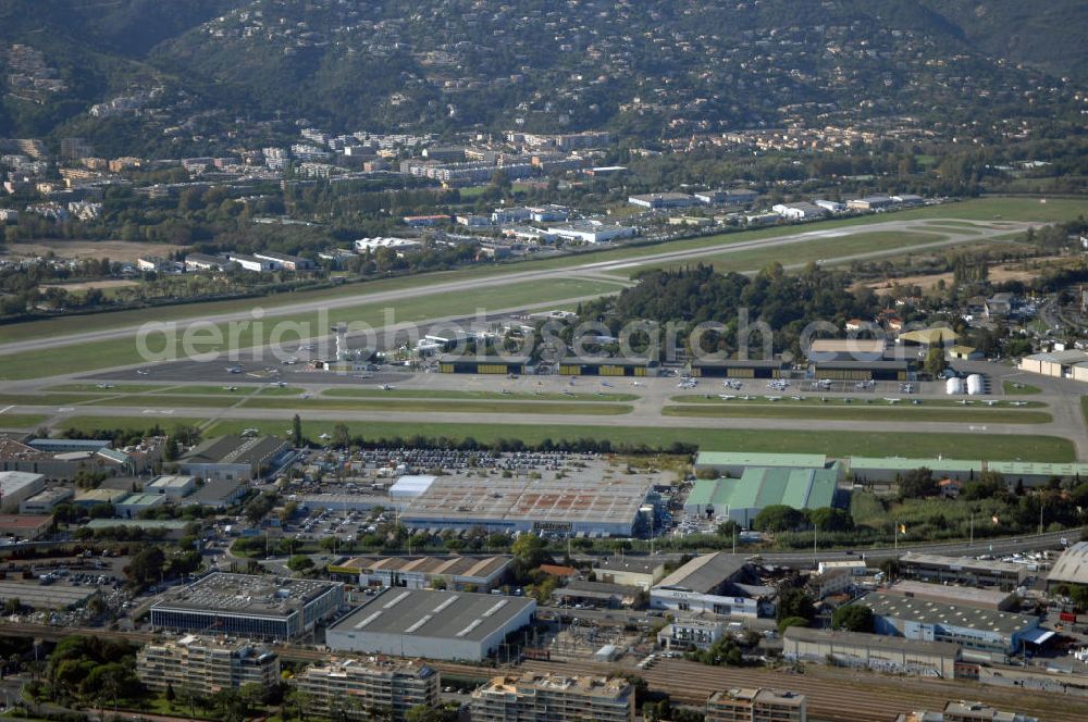 Aerial image Cannes - Blick auf den Flughafen Cannes - Mandelieu / Aéroport de Cannes - Mandelieu. Der Flughafen befindet sich ca 5km westlichen von Cannes, sowie östlich von Mandelieu la Napoule. International ist er weniger bedeutend, denn der Hauptflugverkehr wird im Flughafen von Nizza abgefertigt. Kontakt: Aéroport Cannes Mandelieu, Avenue Francis Tonner, 06150 Cannes, Tel. +33(0)8 20 42 66 66