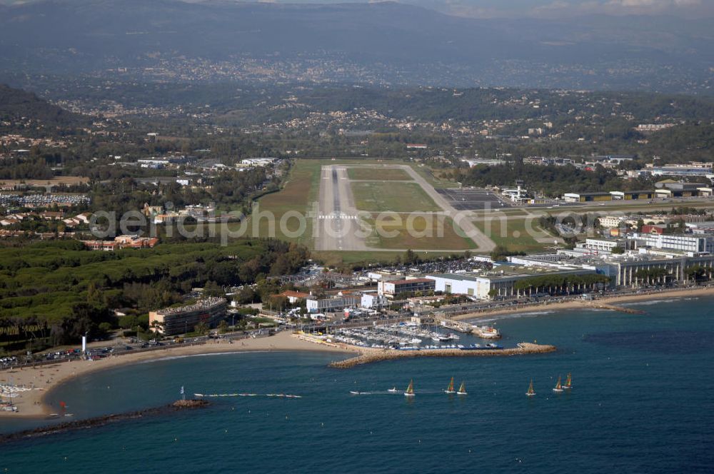 Aerial image Cannes - Blick auf den Flughafen Cannes - Mandelieu / Aéroport de Cannes - Mandelieu. Der Flughafen befindet sich ca 5km westlichen von Cannes, sowie östlich von Mandelieu la Napoule. International ist er weniger bedeutend, denn der Hauptflugverkehr wird im Flughafen von Nizza abgefertigt. Kontakt: Aéroport Cannes Mandelieu, Avenue Francis Tonner, 06150 Cannes, Tel. +33(0)8 20 42 66 66