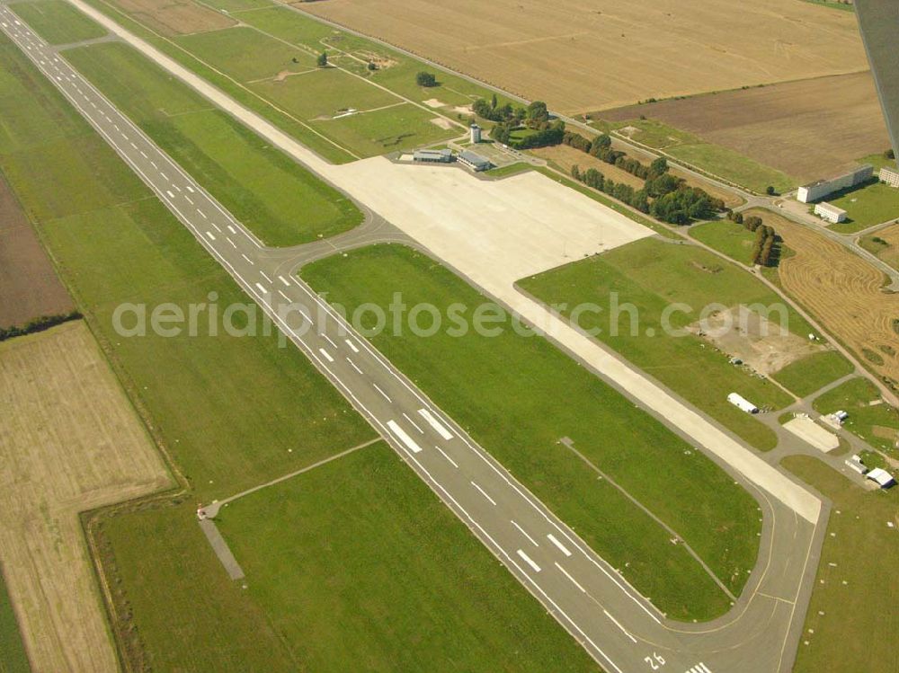 Aerial photograph Cochstedt - , Der Flughafen Cochstedt bietet mit seinen Industrie- und Gewerbeflächen beste Voraussetzungen für eine hervorragende Fluganbindung für den mitteldeutschen Wirtschaftsraum sowie interessante Möglichkeiten der Ansiedlung von Industrie und Gewerbe auf den dafür vorgehaltenen Gewerbeflächen.