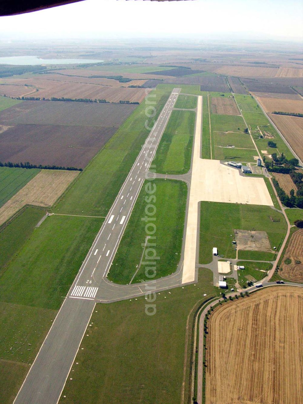 Cochstedt from the bird's eye view: , Der Flughafen Cochstedt bietet mit seinen Industrie- und Gewerbeflächen beste Voraussetzungen für eine hervorragende Fluganbindung für den mitteldeutschen Wirtschaftsraum sowie interessante Möglichkeiten der Ansiedlung von Industrie und Gewerbe auf den dafür vorgehaltenen Gewerbeflächen.