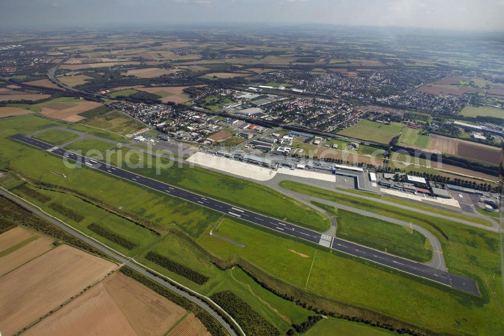 Dortmund from the bird's eye view: Blick auf den Flughafen Dortmund. Der Dortmund Airport 21 (IATA-Code DTM, ICAO-Code EDLW), ein ehemaliger Verkehrslandeplatz, entwickelte sich in den letzten Jahren zum drittgrößten Verkehrsflughafen in Nordrhein-Westfalen. View of the airport Dortmund. The Dortmund Airport 21 (IATA: DTM, ICAO EDLW), a former airfield, developed in recent years and is now the third largest airport in North Rhine-Westphalia.