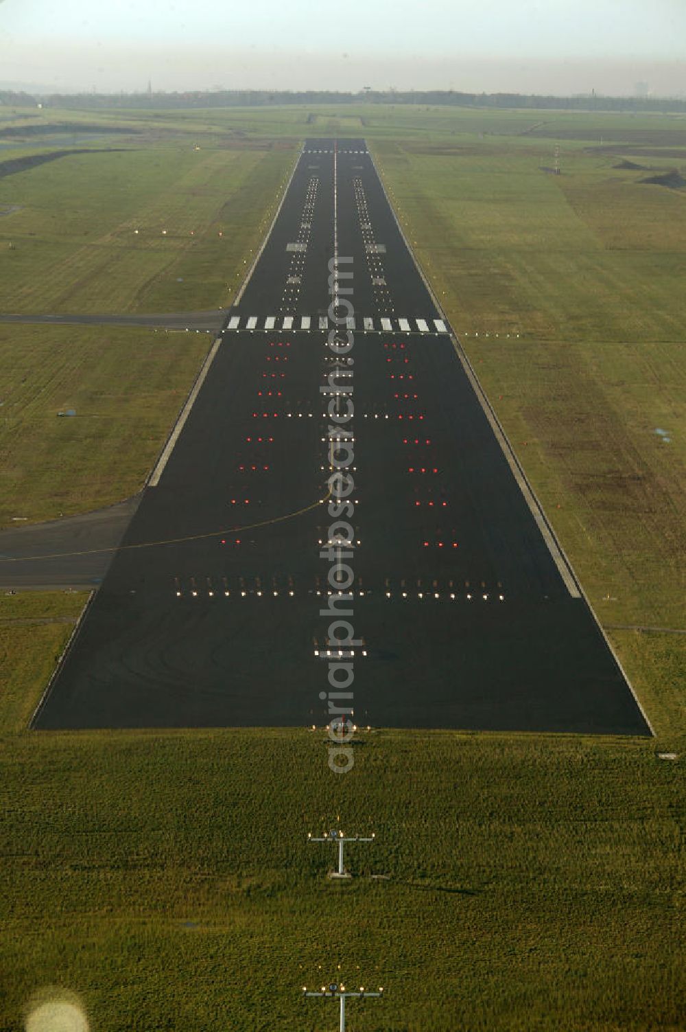 Aerial image Dortmund - Blick auf die Landebahn des Dortmunder Flughafen. Dortmund airport runway.