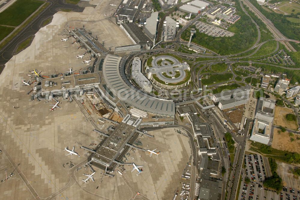 Aerial image - Blick auf den Flughafen Düsseldorf International. Dieser ist der zentrale Flughafen von Nordrhein-Westfalen. View to the Duesseldorf International Airport which is the main airport in Nothrhine Westfalia.