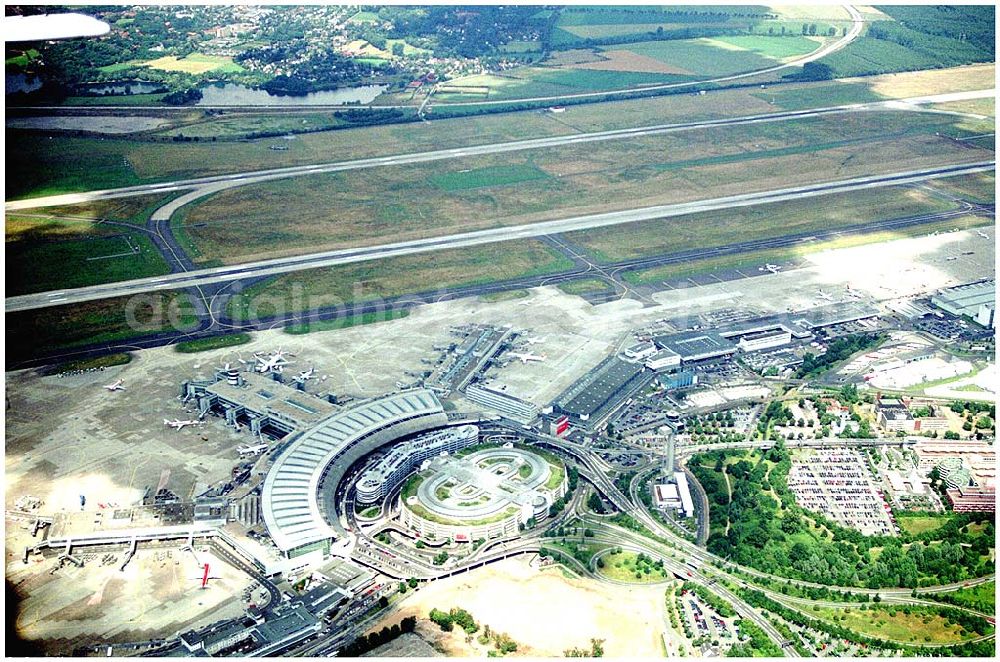 Düsseldorf from the bird's eye view: 06.07.2004 Umbau des Flughafens Düsseldorf International