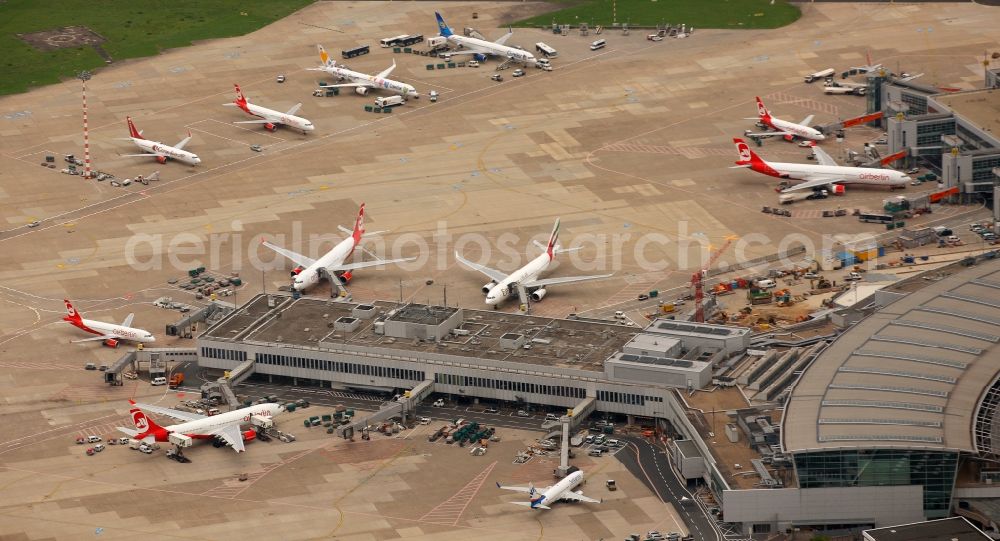 Düsseldorf from the bird's eye view: View of the Duesseldorf International Airport in the state North Rhine-Westphalia