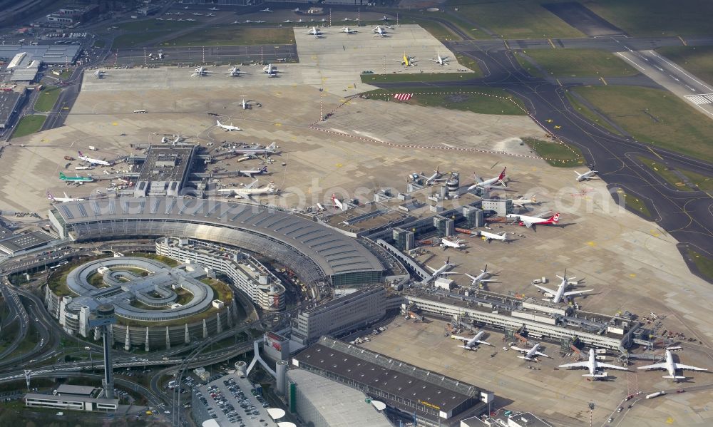 Aerial image Düsseldorf - View of the Duesseldorf International Airport in the state North Rhine-Westphalia