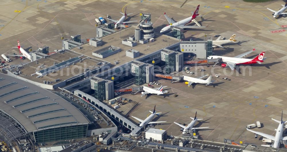 Aerial photograph Düsseldorf - View of the Duesseldorf International Airport in the state North Rhine-Westphalia