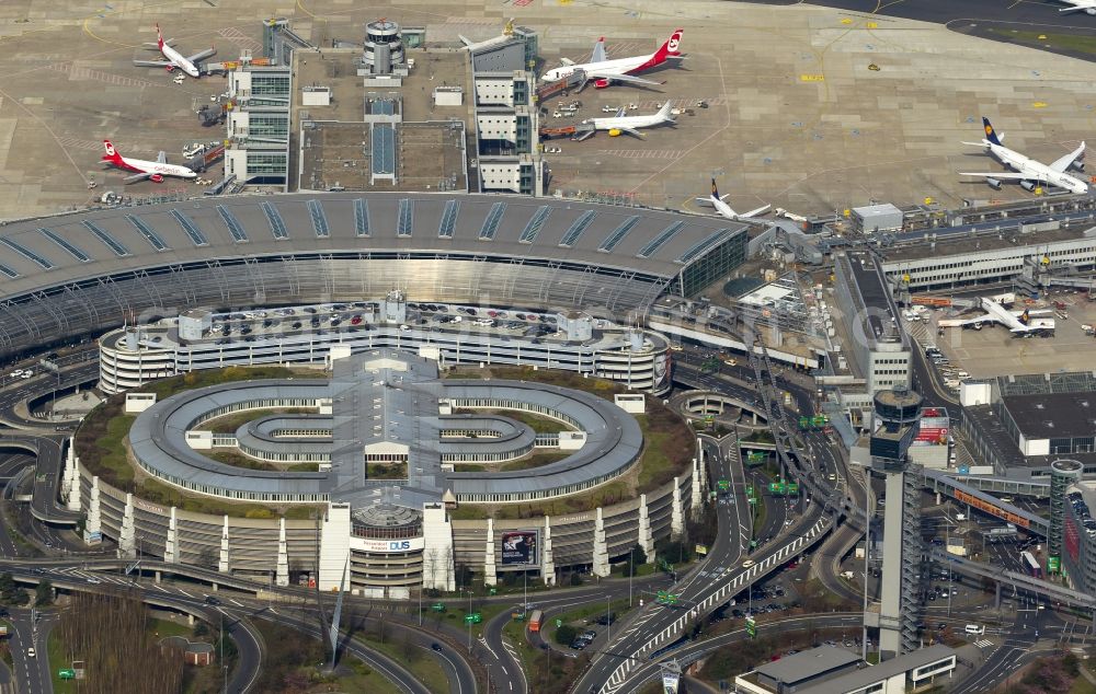 Düsseldorf from the bird's eye view: View of the Duesseldorf International Airport in the state North Rhine-Westphalia